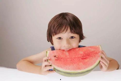 全家带凳吃瓜短剧免费观看,免费观看“带凳吃瓜”短剧，笑料连连