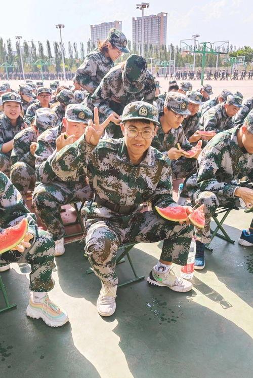 吃瓜爆料军训女生视频,镜头下的青春风采与汗水瞬间 第1张 吃瓜爆料军训女生视频,镜头下的青春风采与汗水瞬间 第1张