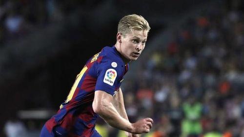 德容工资爆料事件视频,揭秘足坛薪酬之谜