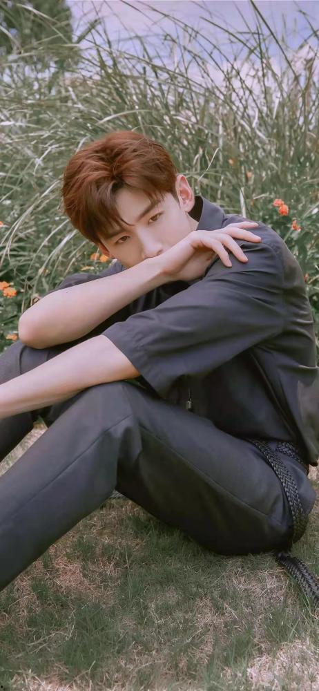 圈内人爆料白敬亭女朋友,神秘女友身份引热议 第3张 圈内人爆料白敬亭女朋友,神秘女友身份引热议 第3张