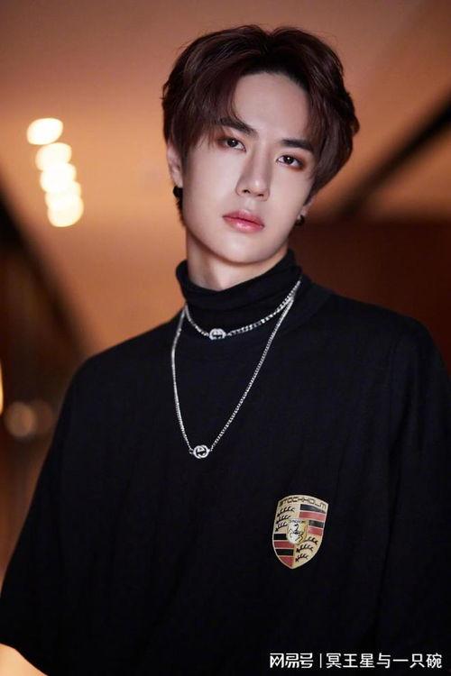 新瓜最新爆料王一博图片,独家图片揭秘他的时尚魅力 第2张 新瓜最新爆料王一博图片,独家图片揭秘他的时尚魅力 第2张