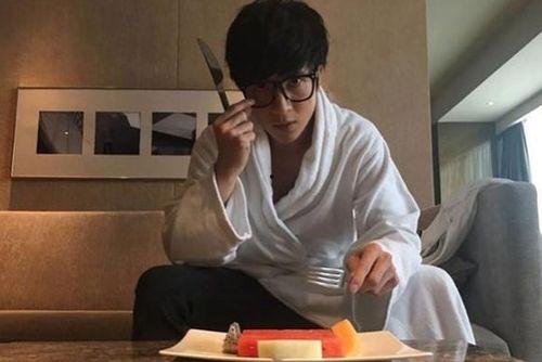 薛之谦吃瓜网红,一场娱乐界的跨界盛宴 第2张 薛之谦吃瓜网红,一场娱乐界的跨界盛宴 第2张